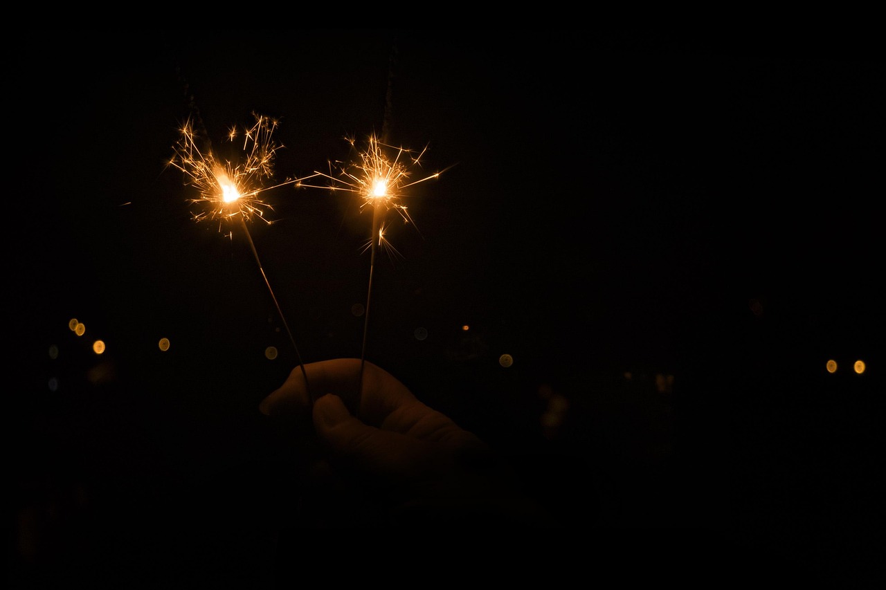 night, sparks, hand, holding, sparkler, christmas, glowing, sparkle, shiny, magic, xmas, bokeh, dark, black bokeh, black magic, sparkler, sparkler, sparkler, sparkler, sparkler, black bokeh-3103422.jpg